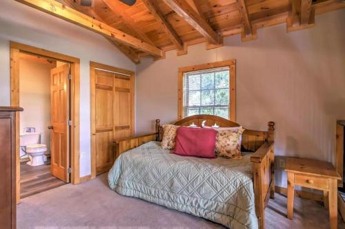 ER104 - R Tribe's Treehouse - Great location - Close to town! cabin - image 7