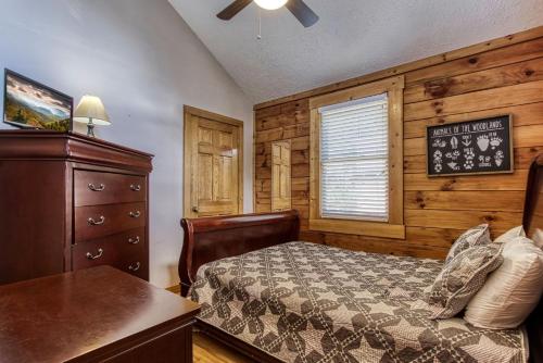 ER15 - A Bears Life Great location - Close to town! cabin - image 13