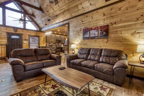 ERN823 - EAGLE FALLS - GREAT LOCATION WITH PRIVATE HEATED INDOOR POOL! CLOSE TO TOWN! cabin - image 7