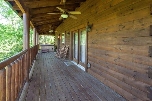 Bear Hugs - Great Cabin! cabin - image 5