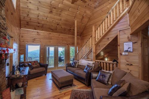 Dunder Mountain Views Cabin Retreat cabin in Sevierville, USA