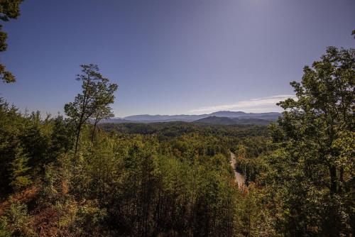 Dunder Mountain Views Cabin Retreat cabin in Sevierville, USA