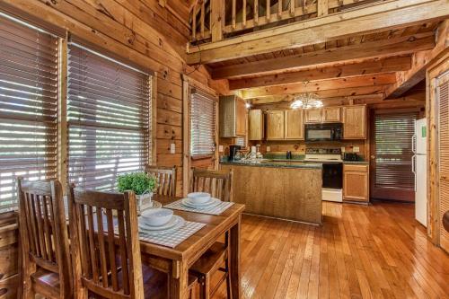 ER5 - Log Heaven - Great location! Close to all the action! cabin - image 5