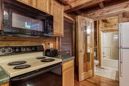 ER5 - Log Heaven - Great location! Close to all the action! cabin - image 3