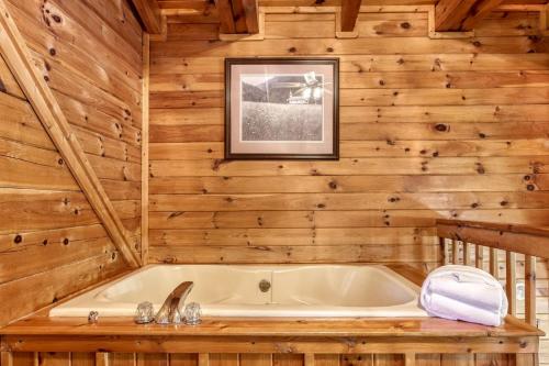 ER5 - Log Heaven - Great location! Close to all the action! cabin - image 7