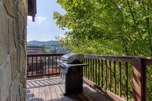 ER5 - Log Heaven - Great location! Close to all the action! cabin - image 9