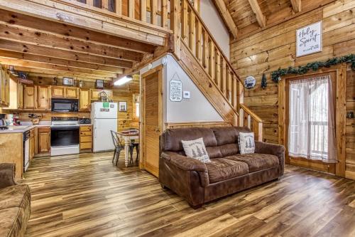 ER83 - Savage Loft - Your Close to the Action Cabin Getaway cabin, Pigeon Forge (photo 6)