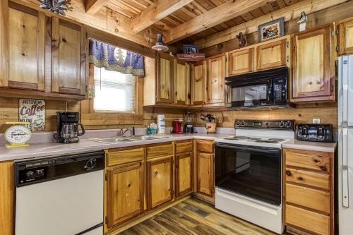 ER83 - Savage Loft - Your Close to the Action Cabin Getaway cabin, Pigeon Forge (photo 8)