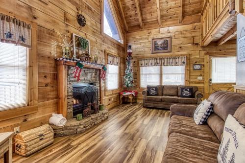ER83 - Savage Loft - Your Close to the Action Cabin Getaway cabin - image 2