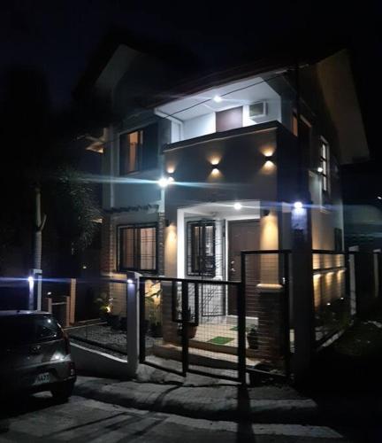 Exterior view, A sea view 3 bedroom beach vacation home near Repelling Platform