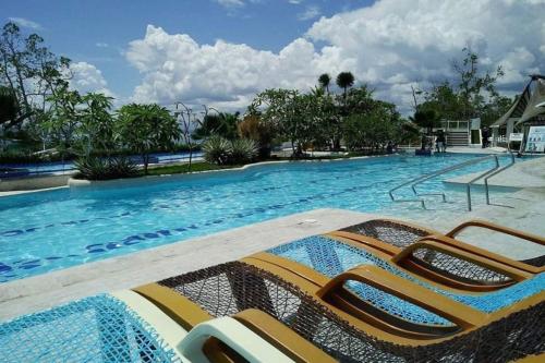 Balcony/terrace, A sea view 3 bedroom beach vacation home near Repelling Platform