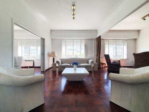 French Style Apartment with a View of 9 de Julio Av.
