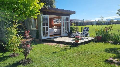 Delightful 1 bedroom tiny house, with retro Poptop