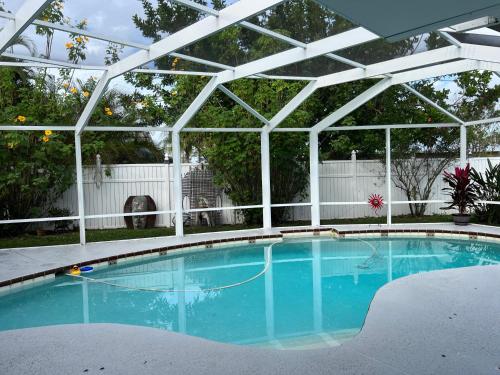 House with Heated Pool near to Florida Beaches