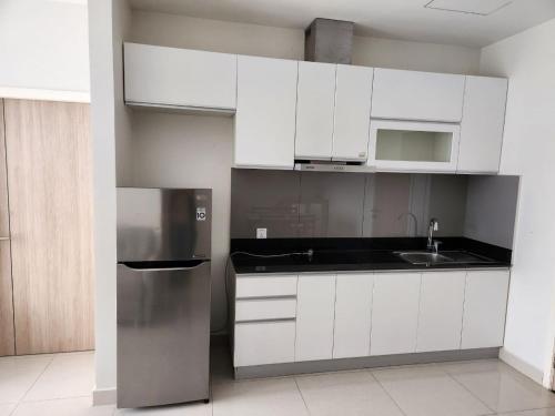 Kitchen, 2BR with riverview in Preaek Lieb