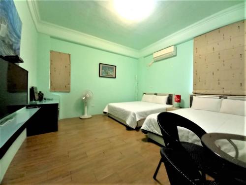 2 double beds