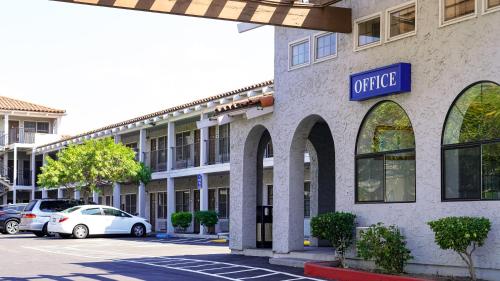 Rodeway Inn Milpitas near Great Mall - 숙소 외관