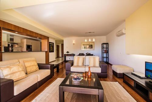 One-Bedroom Apartment image 4