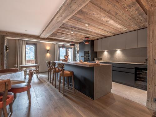 Luxueux appart 5 chambres avec sauna a Meribel, skis aux pieds - FR-1-613-11 in Meribel Center