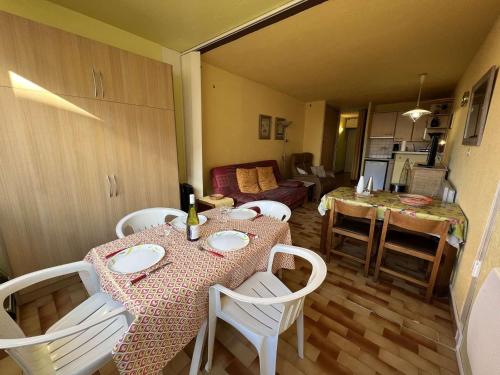 Studio cosy avec cabine, piscine, parking, lave-linge, proche plage et commerces. - FR-1-702-9 near Vieux Agde