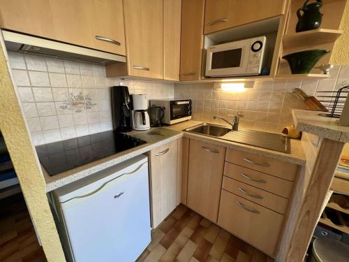 Studio cosy avec cabine, piscine, parking, lave-linge, proche plage et commerces. - FR-1-702-9 near Vieux Agde