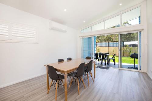 Sanctuary Blue Pet Friendly 5 Mins to Hyams Beach