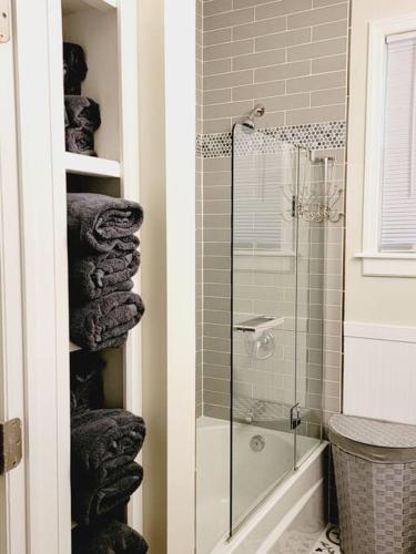 Modern 4 Bed Rooms Jersey City, NJ Easy Access to Manhattan in Jersey City, USA