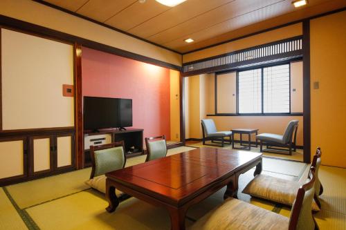 room detail thumbnail 1