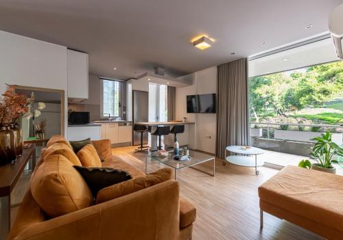 Phaedrus Living: Luxury Flat Vouliagmeni, Ateny