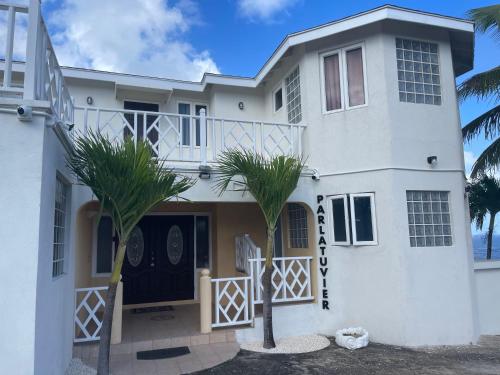 Udvendig, ‘MAYARO’ Private Room with Ocean View in Coles Pasture