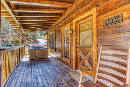 ER301 - Eagle's Hideaway - Great Location! Close To All The Action! cabin - image 3