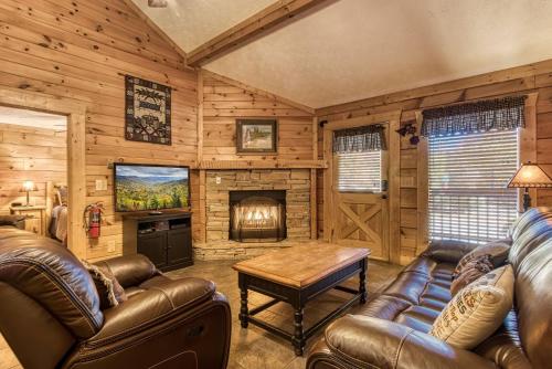 ER301 - Eagle's Hideaway - Great Location! Close To All The Action! cabin - image 14
