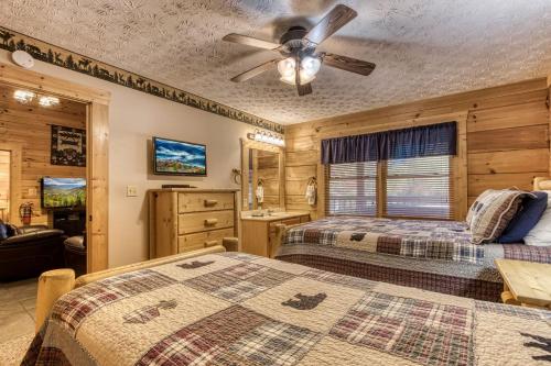 ER301 - Eagle's Hideaway - Great Location! Close To All The Action! cabin - image 6