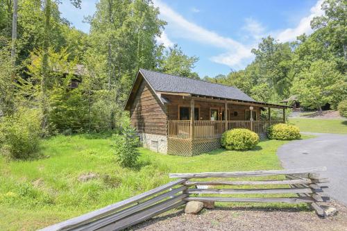 ER301 - Eagle's Hideaway - Great Location! Close To All The Action! cabin - image 12