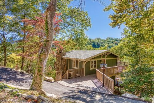 Gatlinburg Views A Unique Cabin Mountain Views Expansive Decks Adjacent To Gatlinburg & Ski Lodge cabin