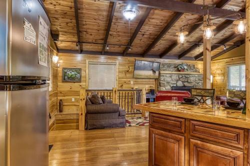 Gatlinburg Views A Unique Cabin Mountain Views Expansive Decks Adjacent To Gatlinburg & Ski Lodge cabin - image 12