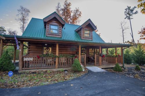 Liam's Retreat - 2 Bedroom with GameRoom just minutes away from Pigeon Forge cabin