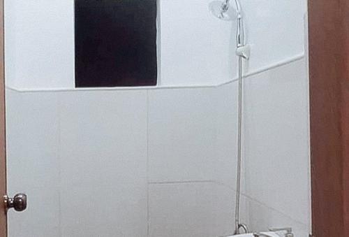 Μπάνιο, RedDoorz @ SCJS INN Buug Sibugay in Λέικγουντ
