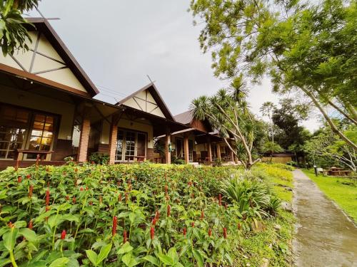 Exterior view, Wanathara Resort in Wang Thong