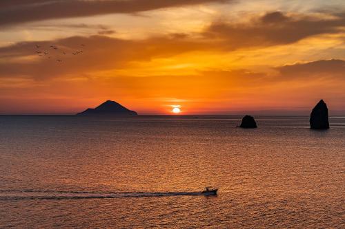 421872387 Therasia Resort Sea and SPA - The Leading Hotels of the World