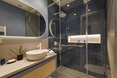 One-Bedroom Apartment image 4