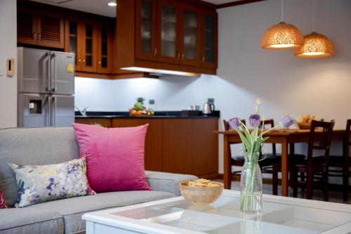 Schloss at Thonglor – Bangkok, NY