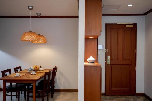 Schloss at Thonglor – Bangkok, NY