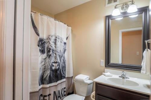 Bathroom, Ultra Chic Loft sleeps 4 in Fayetteville