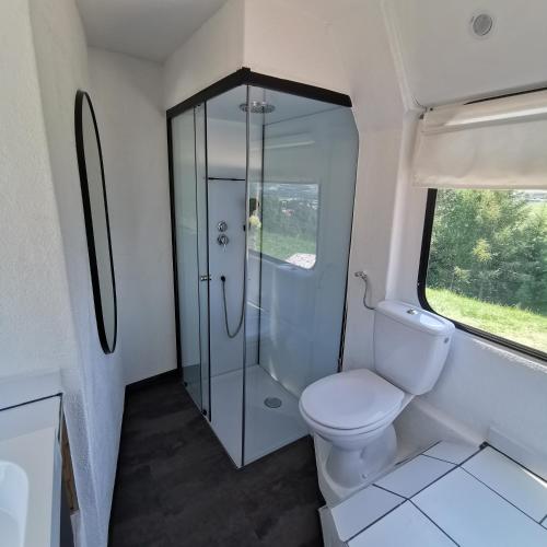 Fürdőszoba, Glampingbus Lindwurm in Irdning