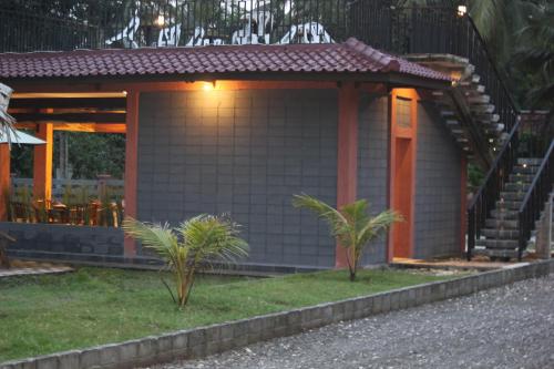 Amazon Bungalow & Cottages