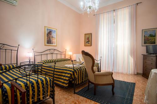 1 double bed, 1 twin bed