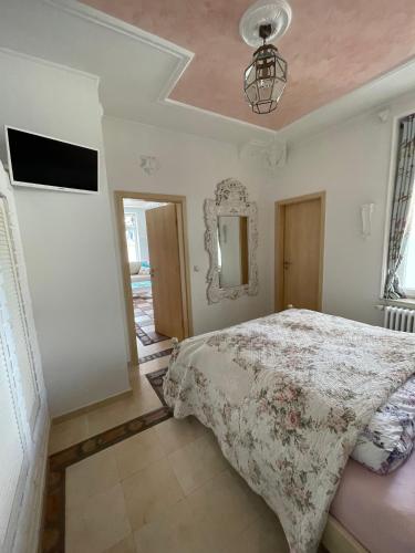 Apartment with Terrace image 6