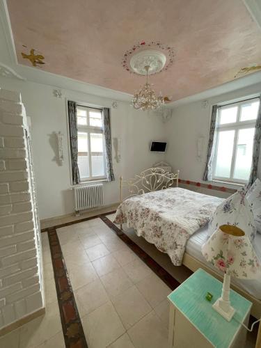 One-Bedroom Apartment image 7