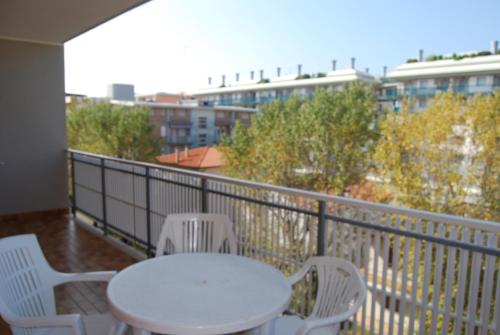 Beachside flat with large balcony - Beahost, Bibione (fotografie 5)
